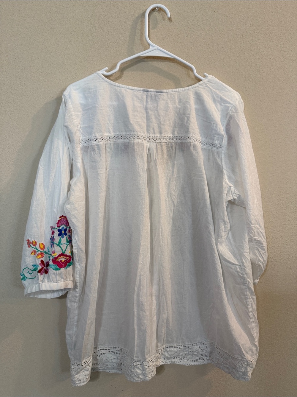intro. White Embroidered Peasant Tunic with Multicolor Floral Detail - Picture 3 of 3